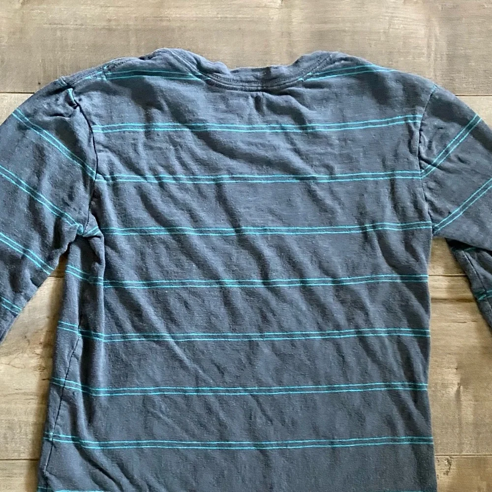 GAP Gray & Blue Striped Slub Knit V-neck Button Pocket Long Sleeve Tee